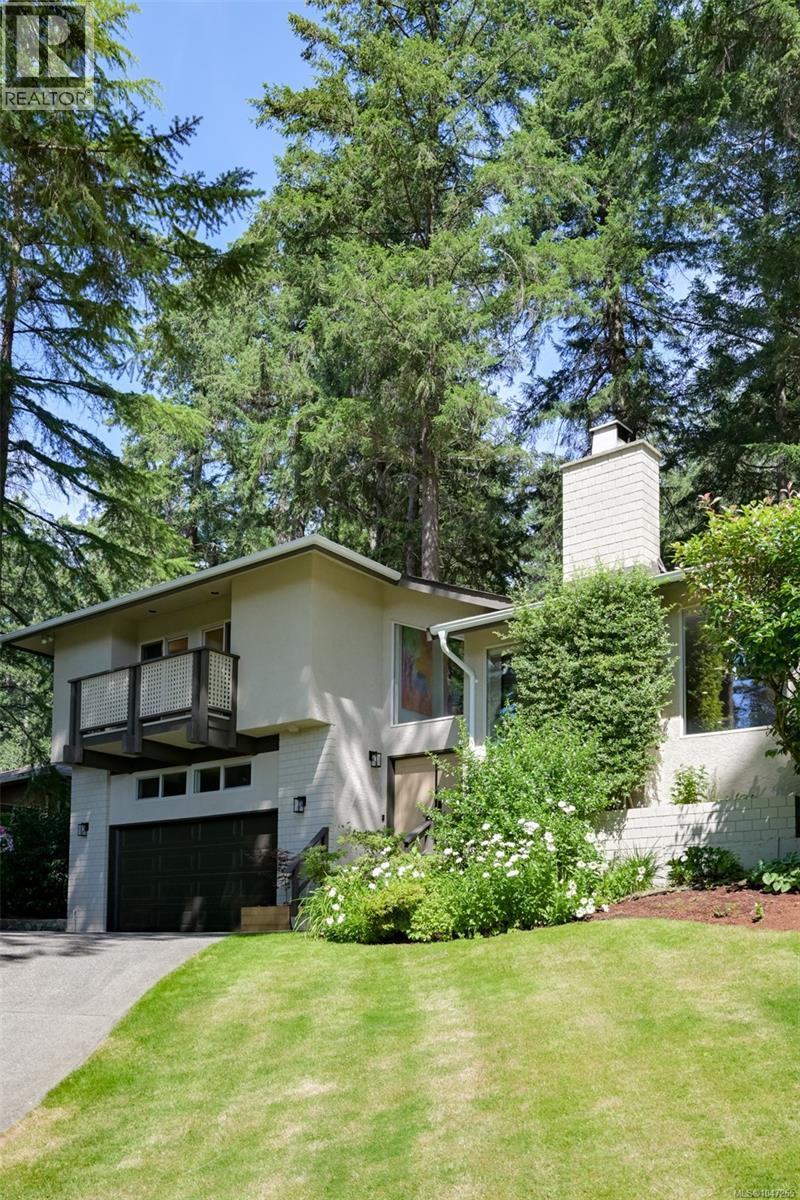 978 Fir Tree Glen, Saanich, British Columbia  V8X 5B7 - Photo 4 - 1047265