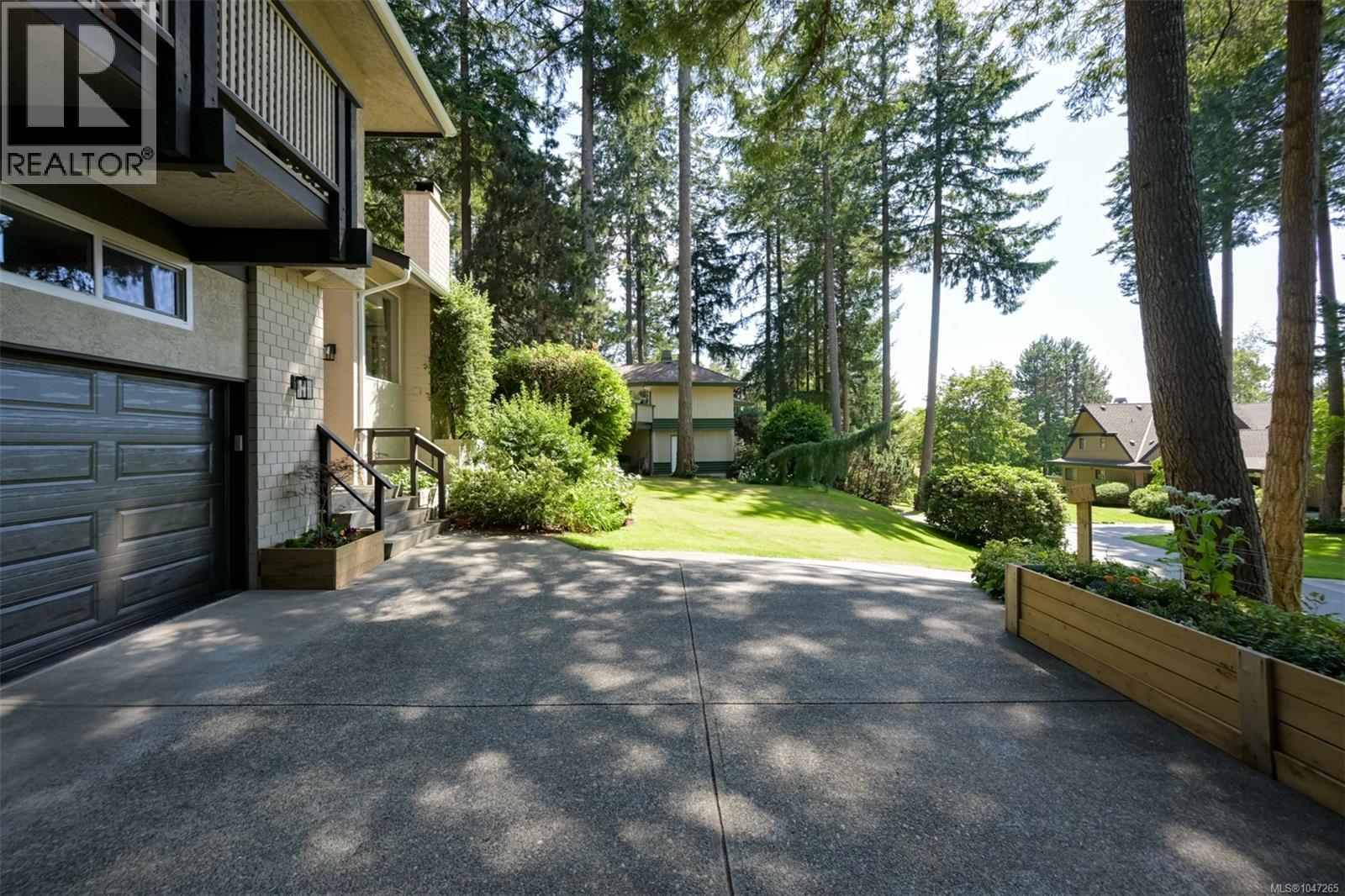 978 Fir Tree Glen, Saanich, British Columbia  V8X 5B7 - Photo 69 - 1047265