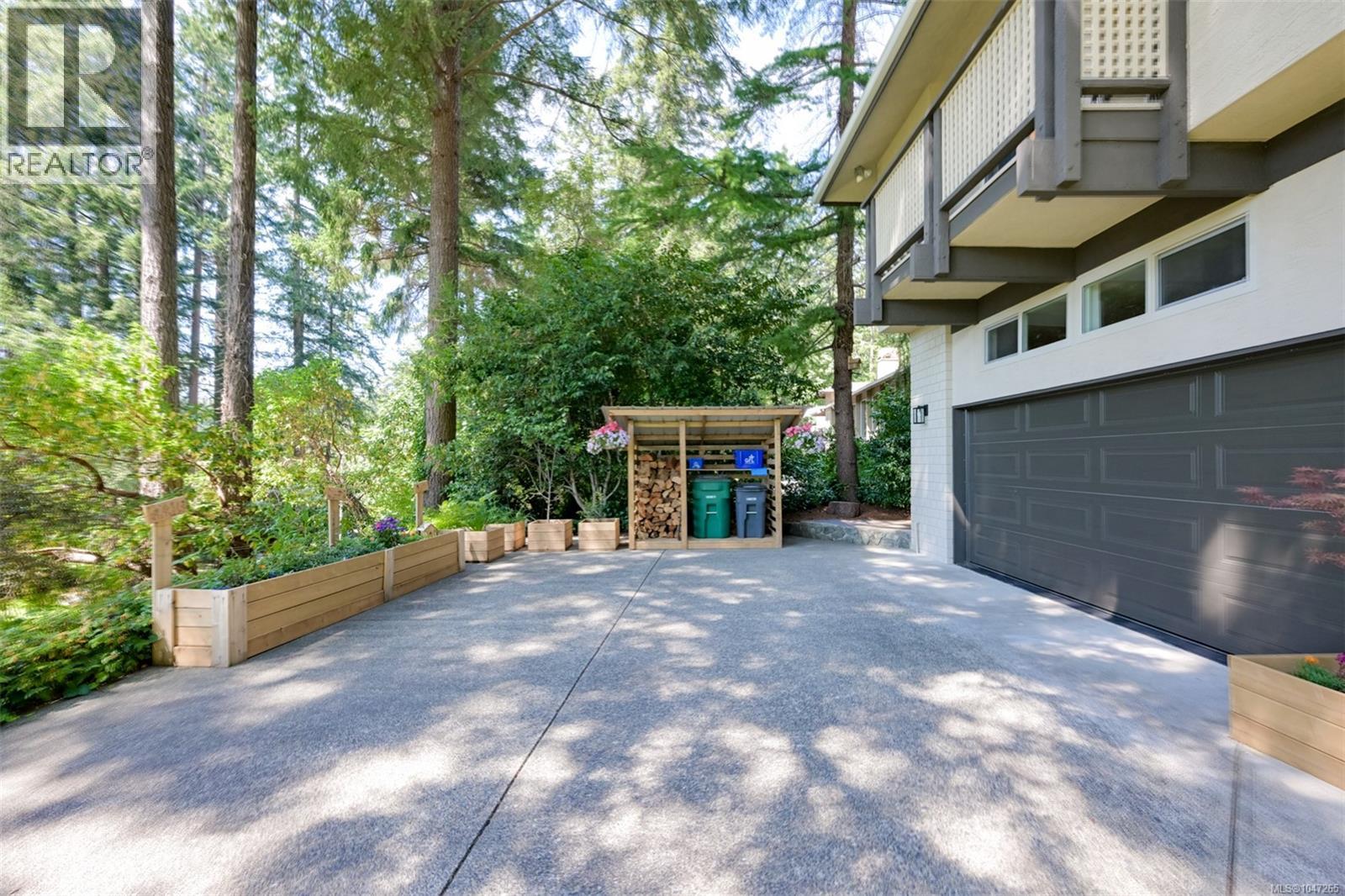 978 Fir Tree Glen, Saanich, British Columbia  V8X 5B7 - Photo 70 - 1047265