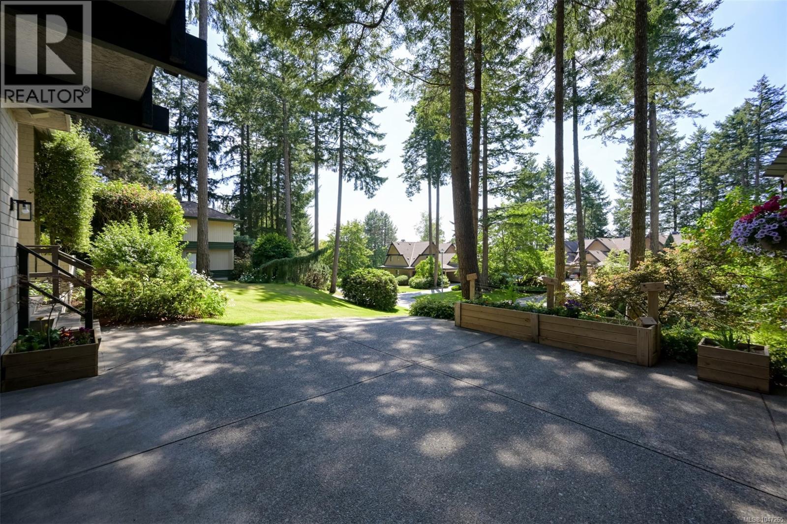 978 Fir Tree Glen, Saanich, British Columbia  V8X 5B7 - Photo 77 - 1047265
