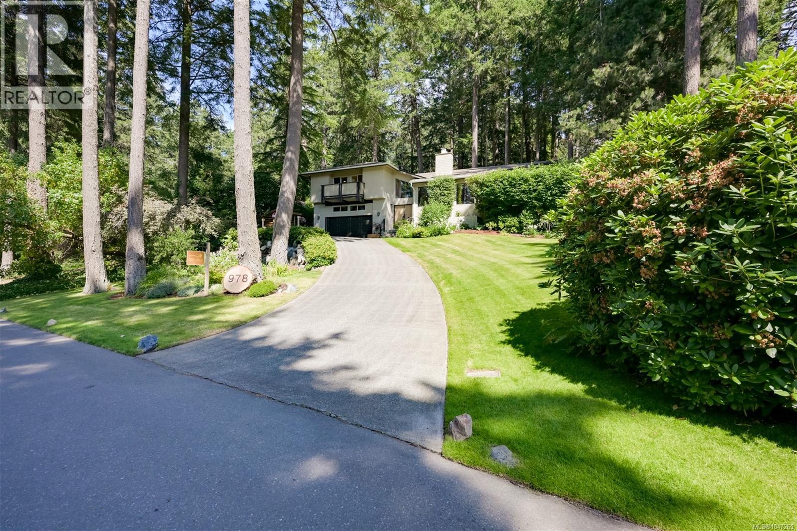 978 Fir Tree Glen, Saanich, British Columbia  V8X 5B7 - Photo 90 - 1047265