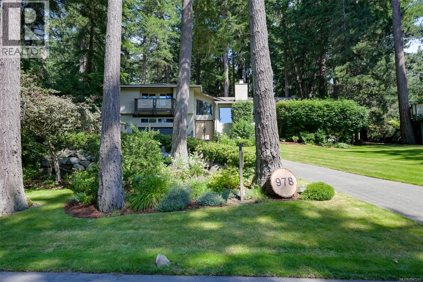 978 Fir Tree Glen, Saanich, British Columbia  V8X 5B7 - Photo 91 - 1047265