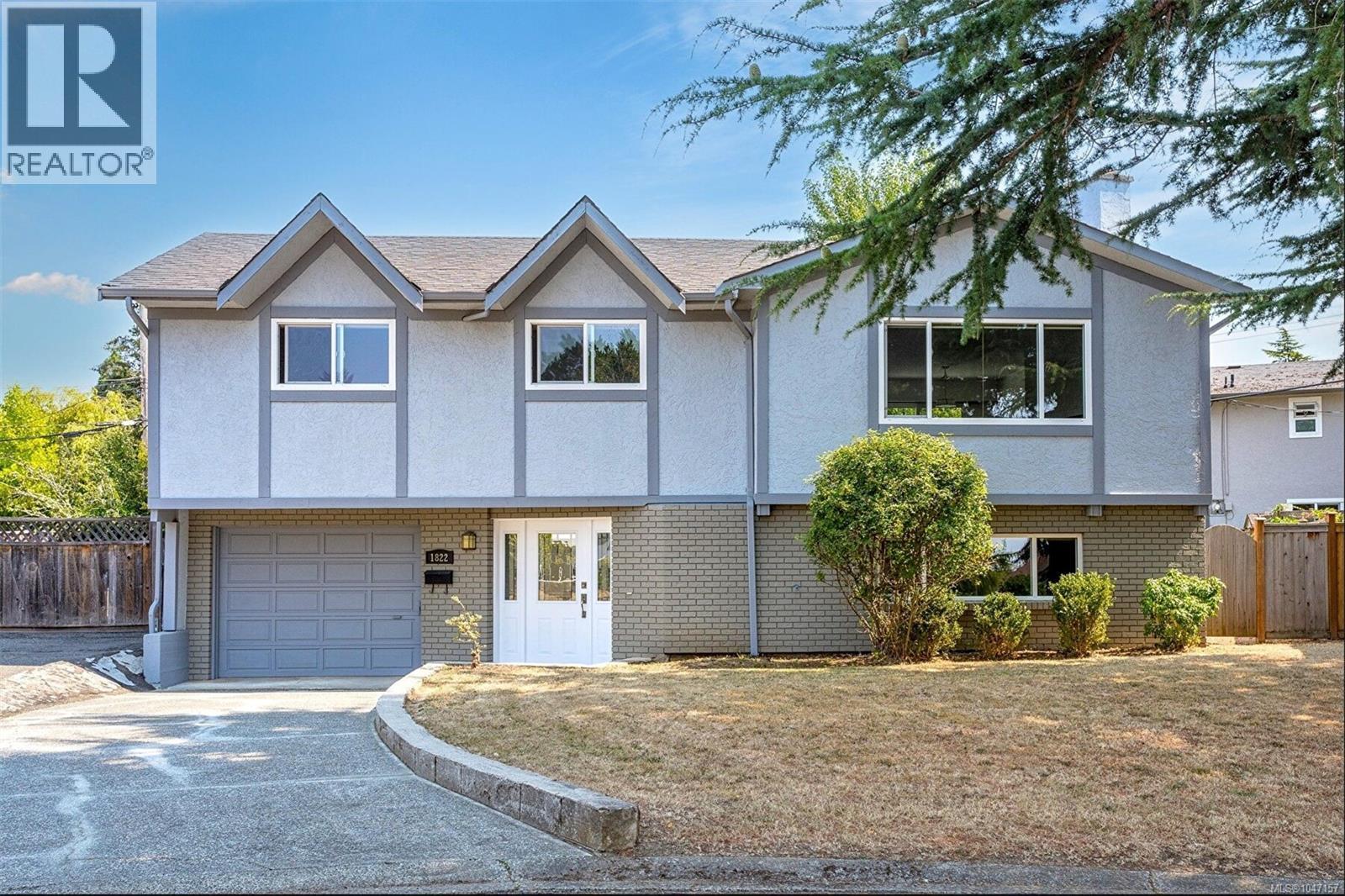 1822 Fairhurst Ave, Saanich, British Columbia