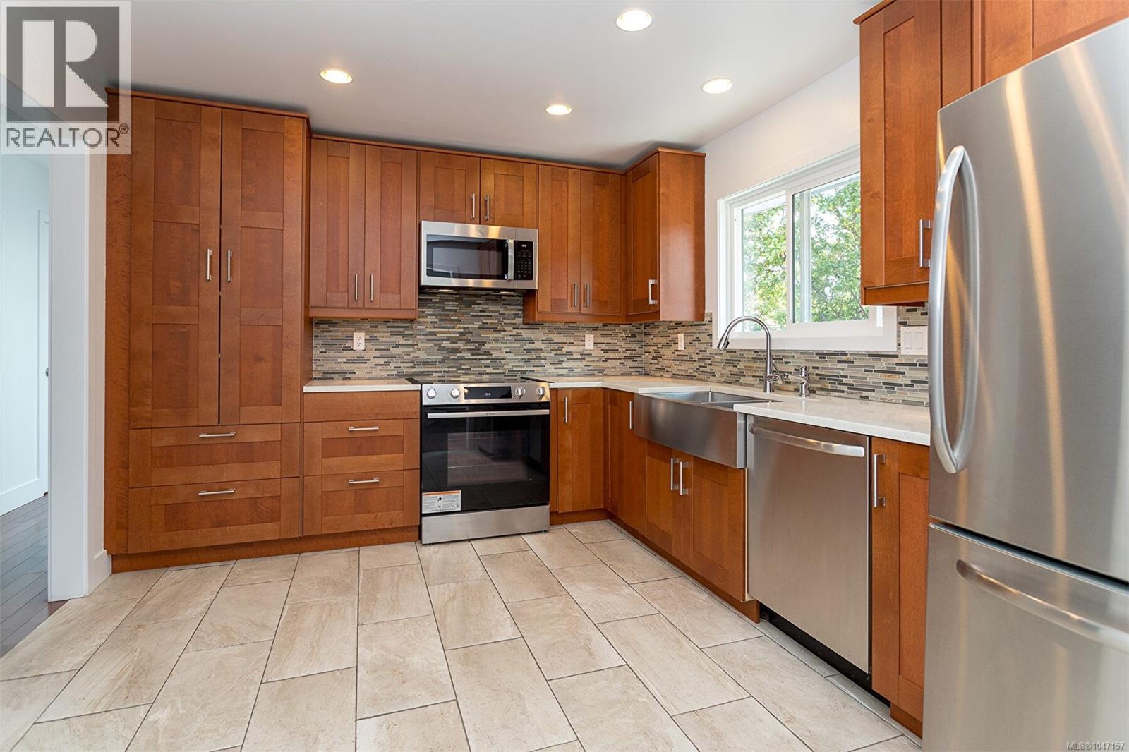 1822 Fairhurst Ave, Saanich, British Columbia  V8N 1P4 - Photo 12 - 1047157