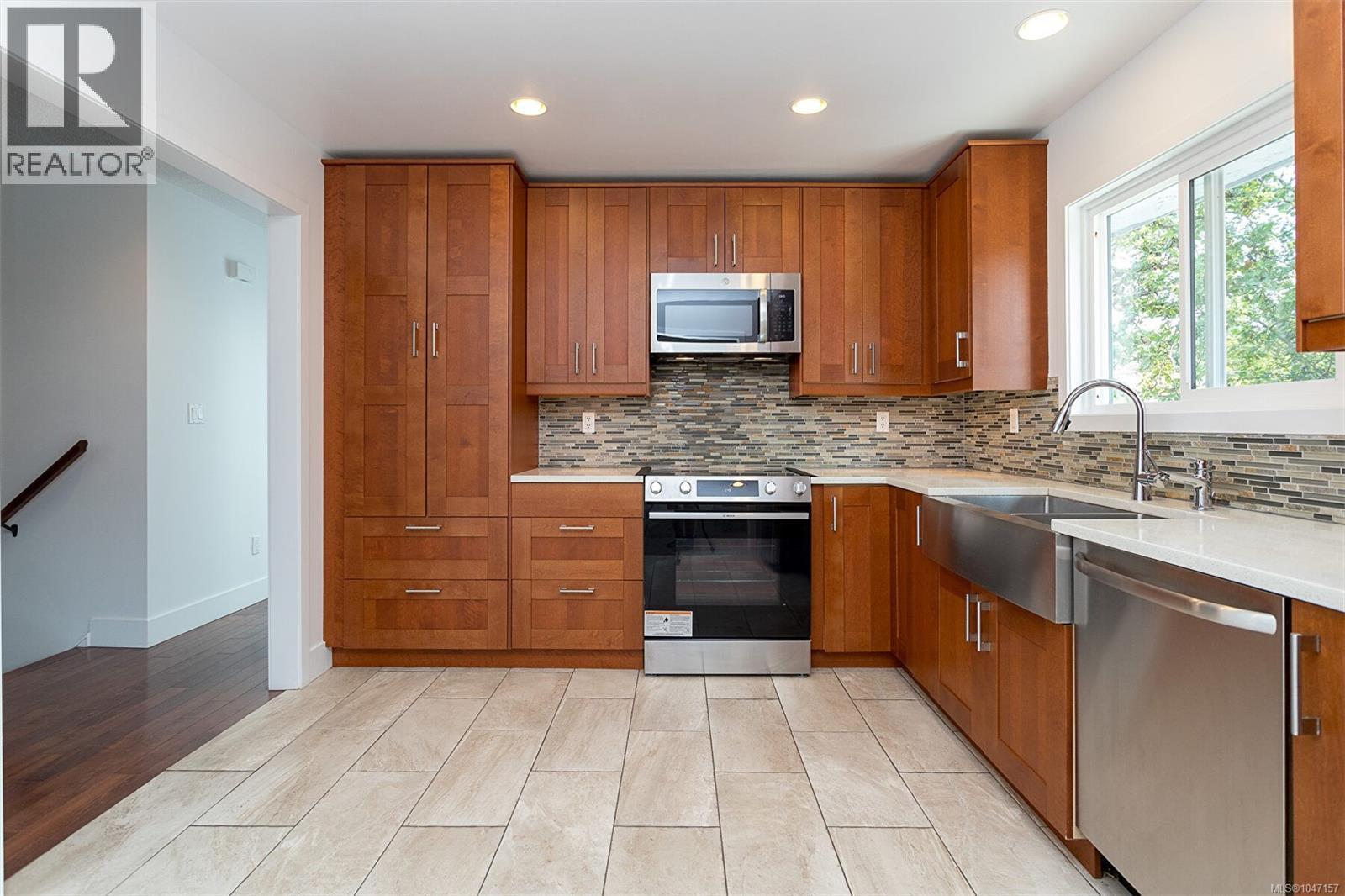 1822 Fairhurst Ave, Saanich, British Columbia  V8N 1P4 - Photo 13 - 1047157