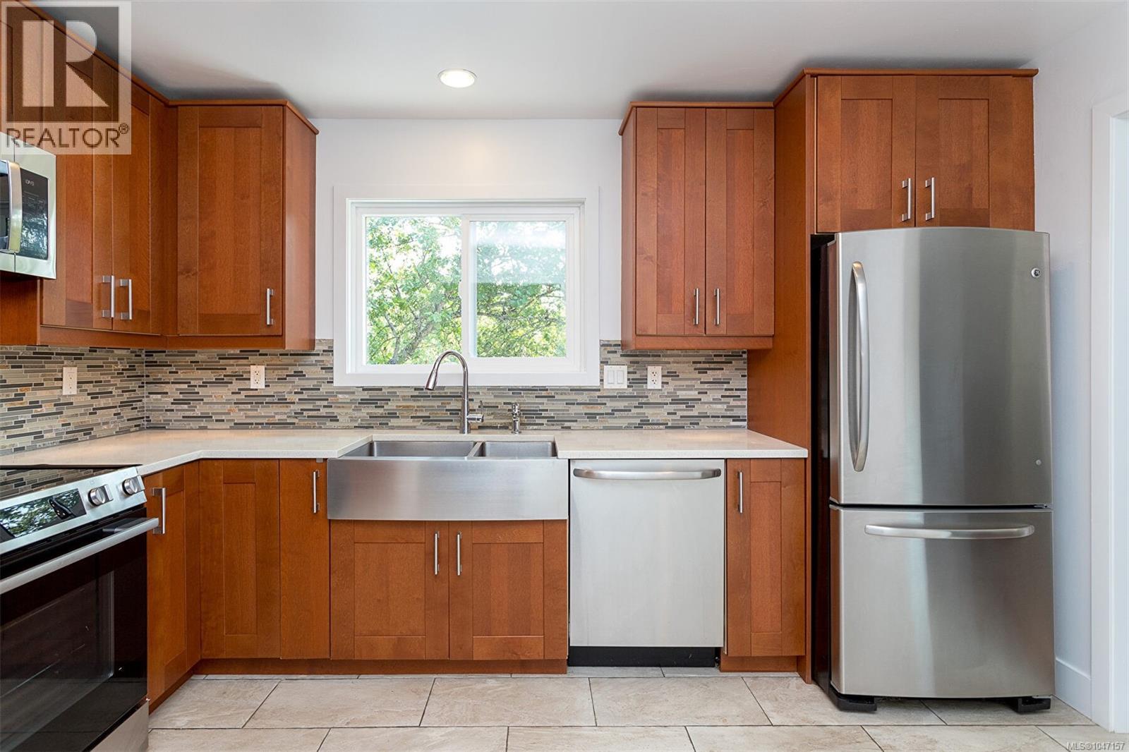 1822 Fairhurst Ave, Saanich, British Columbia  V8N 1P4 - Photo 14 - 1047157