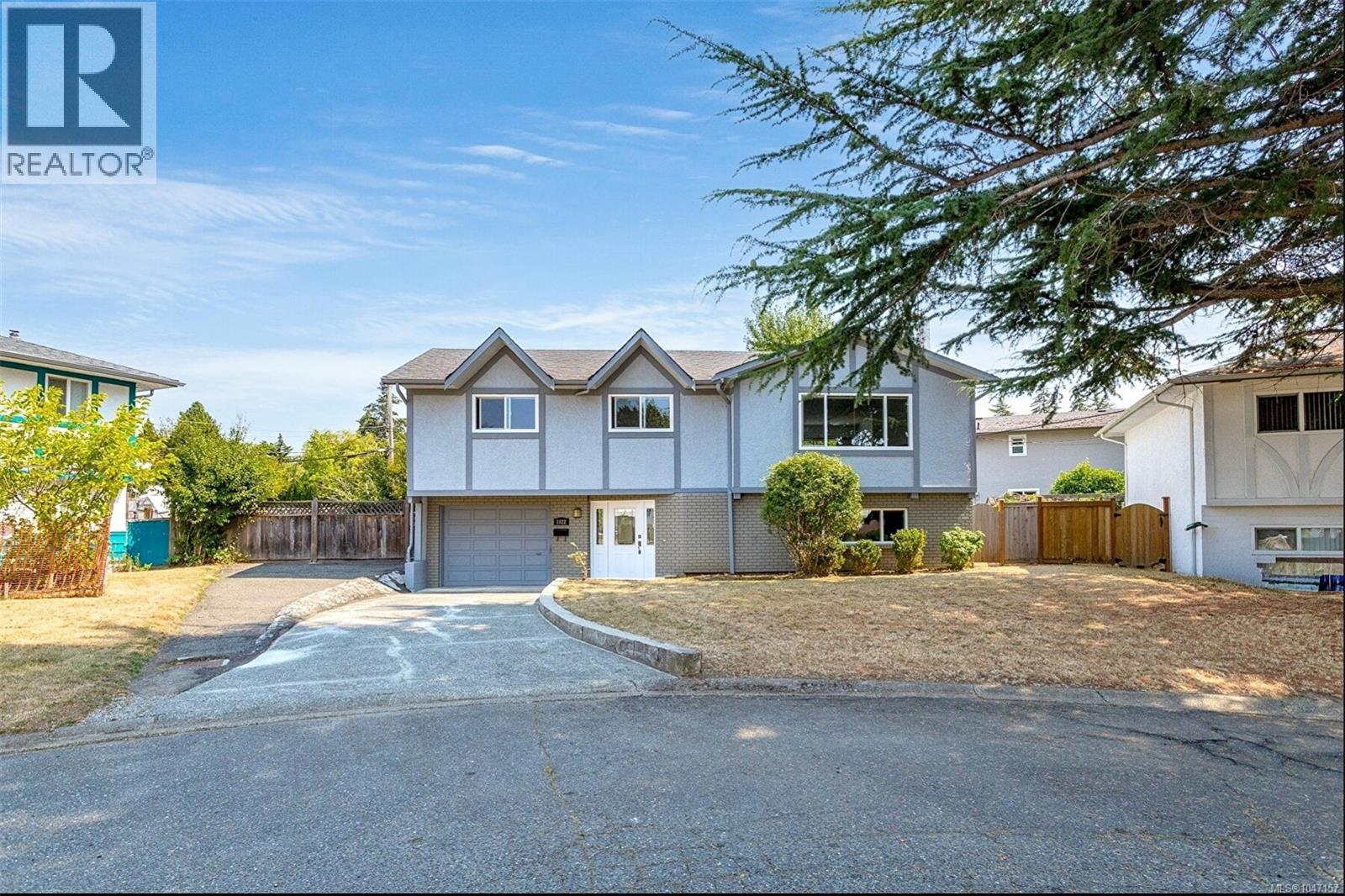 1822 Fairhurst Ave, Saanich, British Columbia  V8N 1P4 - Photo 2 - 1047157