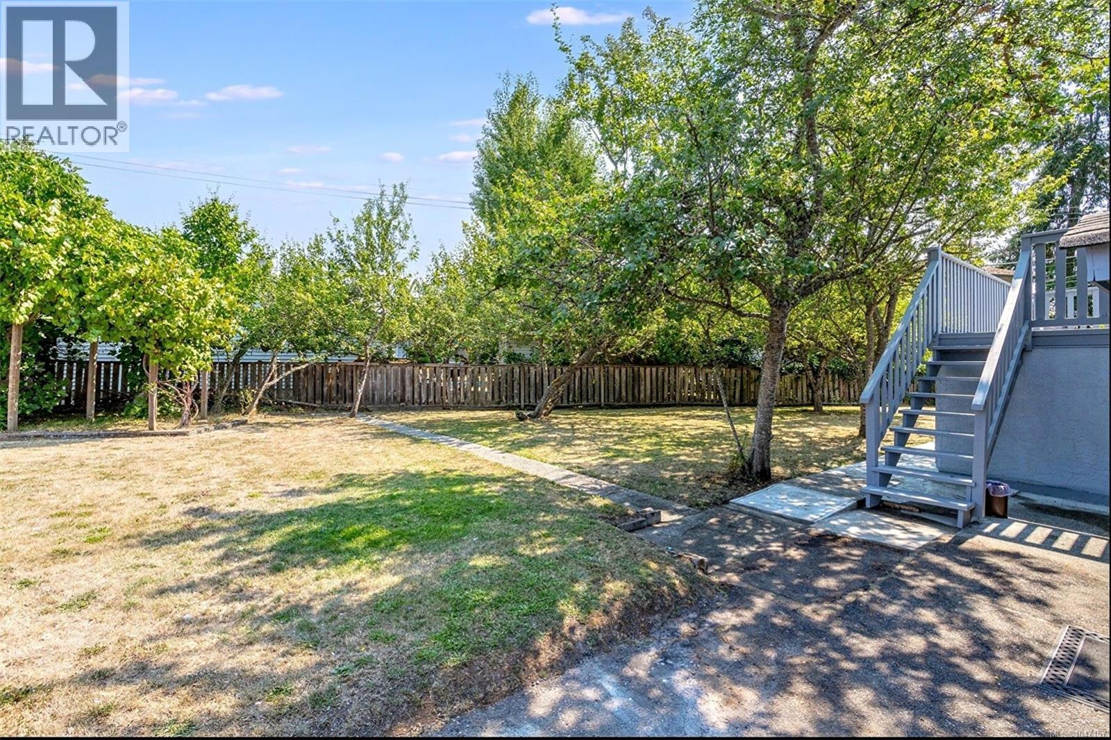 1822 Fairhurst Ave, Saanich, British Columbia  V8N 1P4 - Photo 41 - 1047157