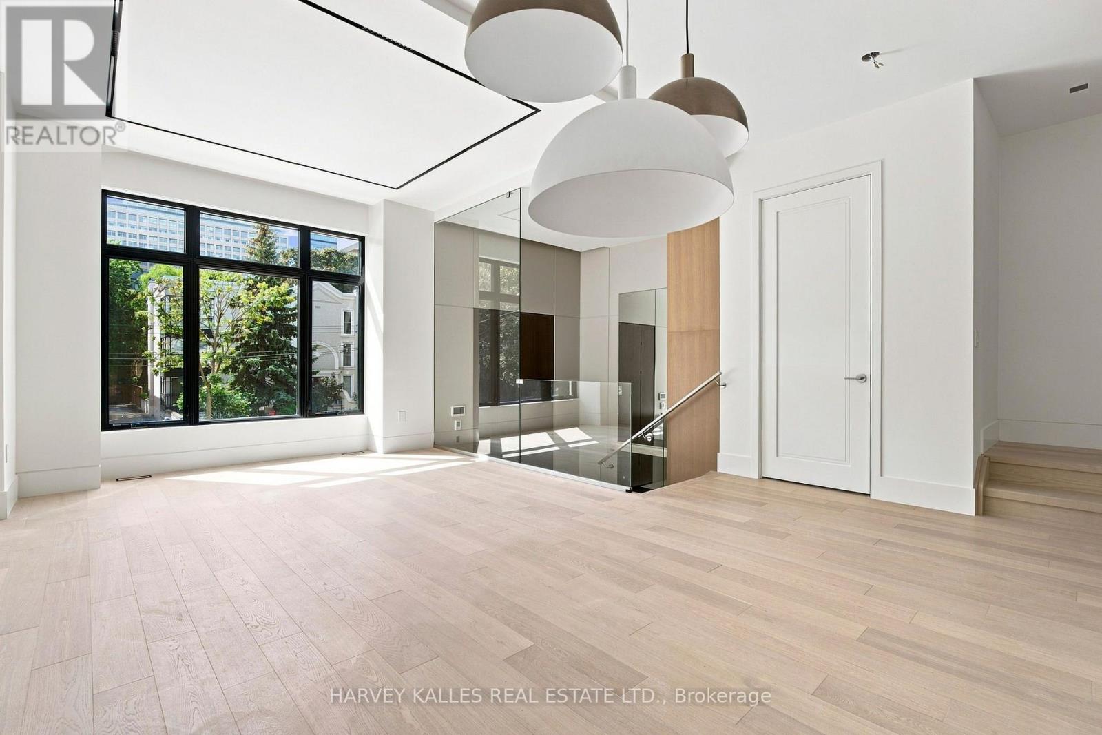 106 Heath Street W, Toronto, Ontario  M4V 1T6 - Photo 5 - C13689200