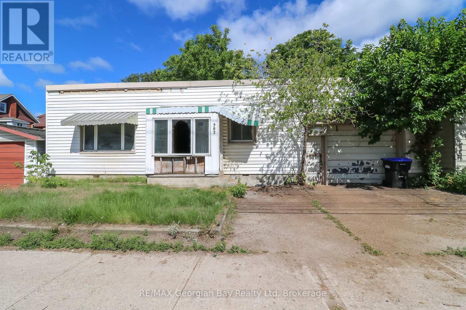 382 YONGE STREET, midland, Ontario