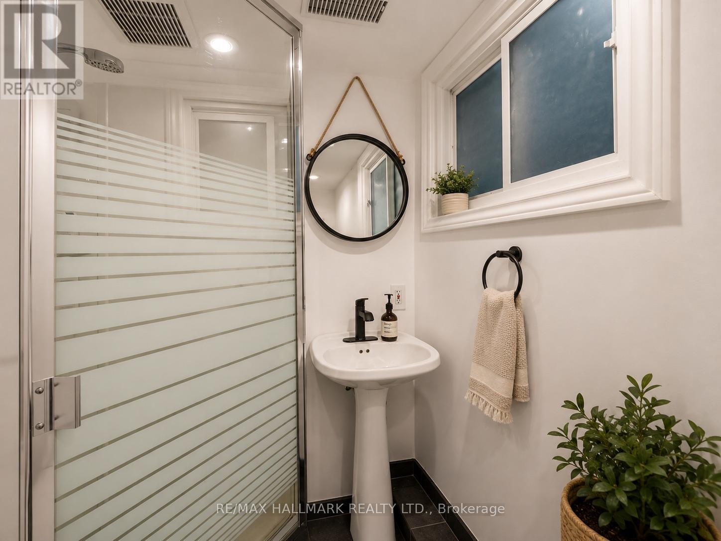 40 Corley Avenue, Toronto, Ontario  M4E 1T9 - Photo 21 - E13689122