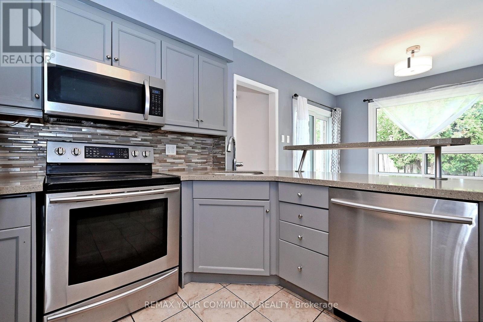 35 Dakin Drive, Ajax, Ontario  L1T 2R8 - Photo 15 - E13689138