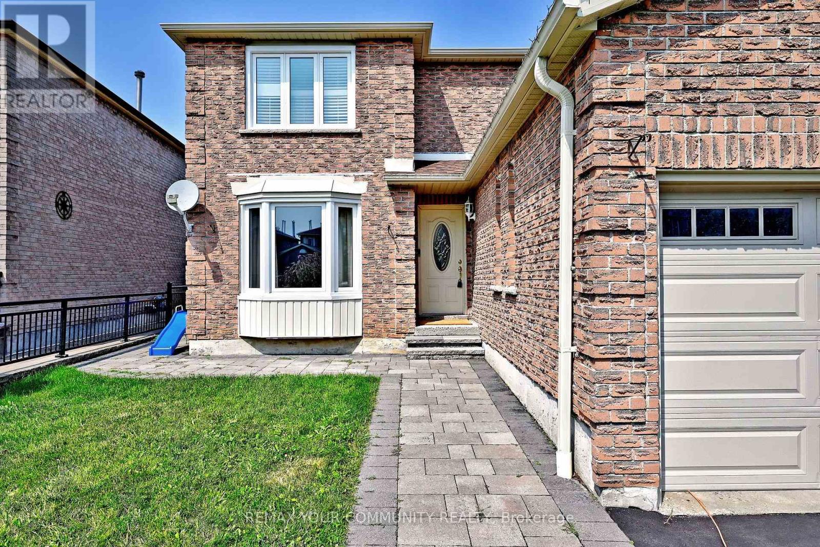 35 Dakin Drive, Ajax, Ontario  L1T 2R8 - Photo 3 - E13689138