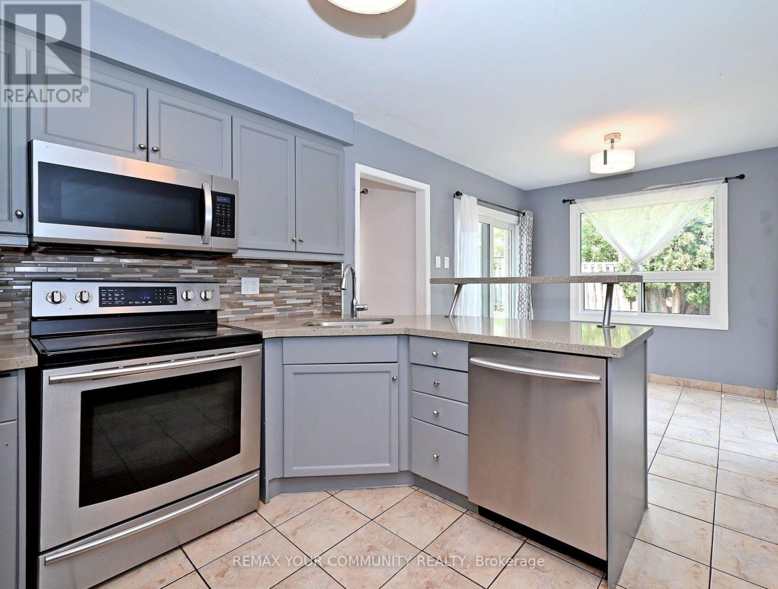 35 Dakin Drive, Ajax, Ontario  L1T 2R8 - Photo 4 - E13689138