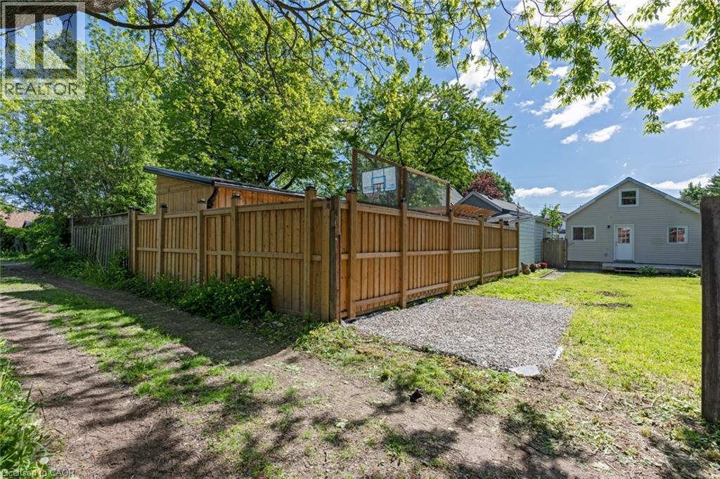 92 East 24th Street, Hamilton, Ontario  L8V 2Y1 - Photo 15 - 40843667