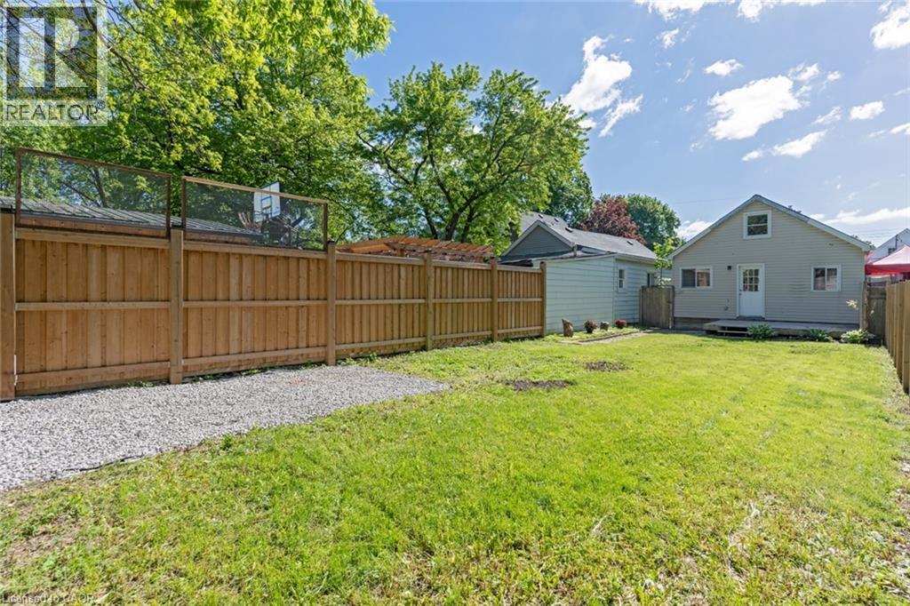 92 East 24th Street, Hamilton, Ontario  L8V 2Y1 - Photo 11 - 40843667