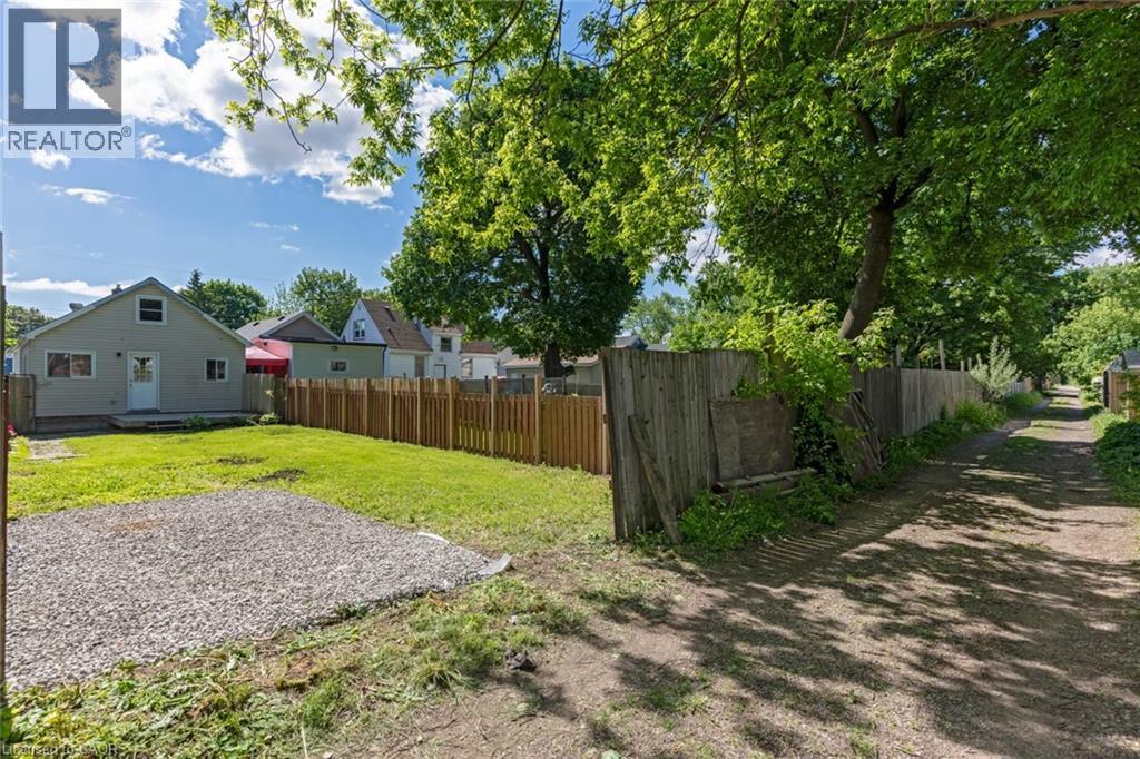 92 East 24th Street, Hamilton, Ontario  L8V 2Y1 - Photo 14 - 40843667