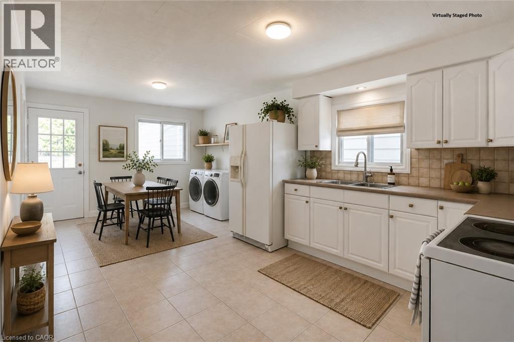 92 East 24th Street, Hamilton, Ontario  L8V 2Y1 - Photo 3 - 40843667