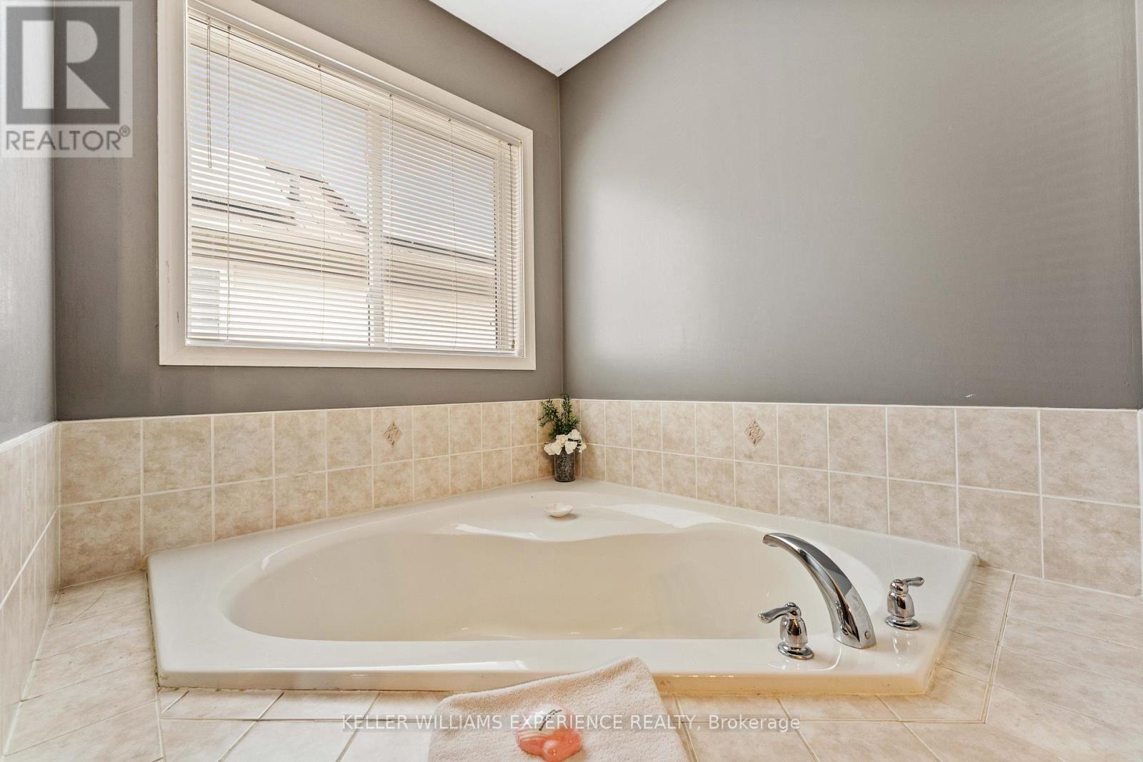 39 Stonemount Crescent, Essa, Ontario  L3W 0C5 - Photo 22 - N13689136