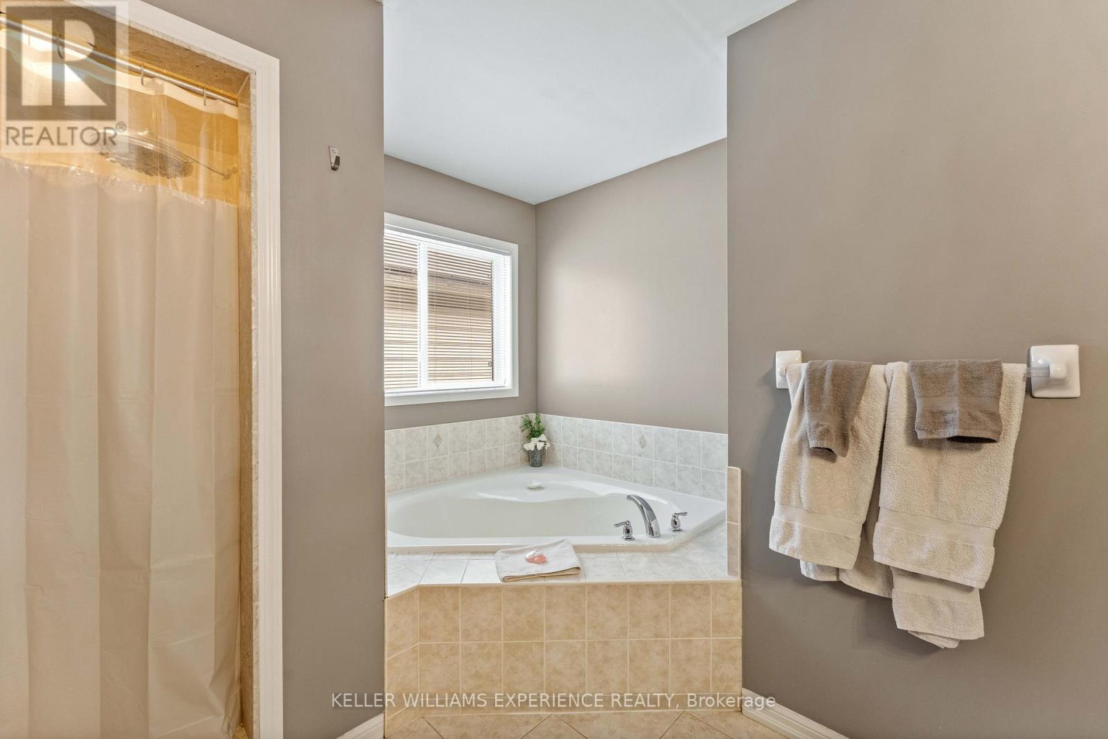 39 Stonemount Crescent, Essa, Ontario  L3W 0C5 - Photo 23 - N13689136