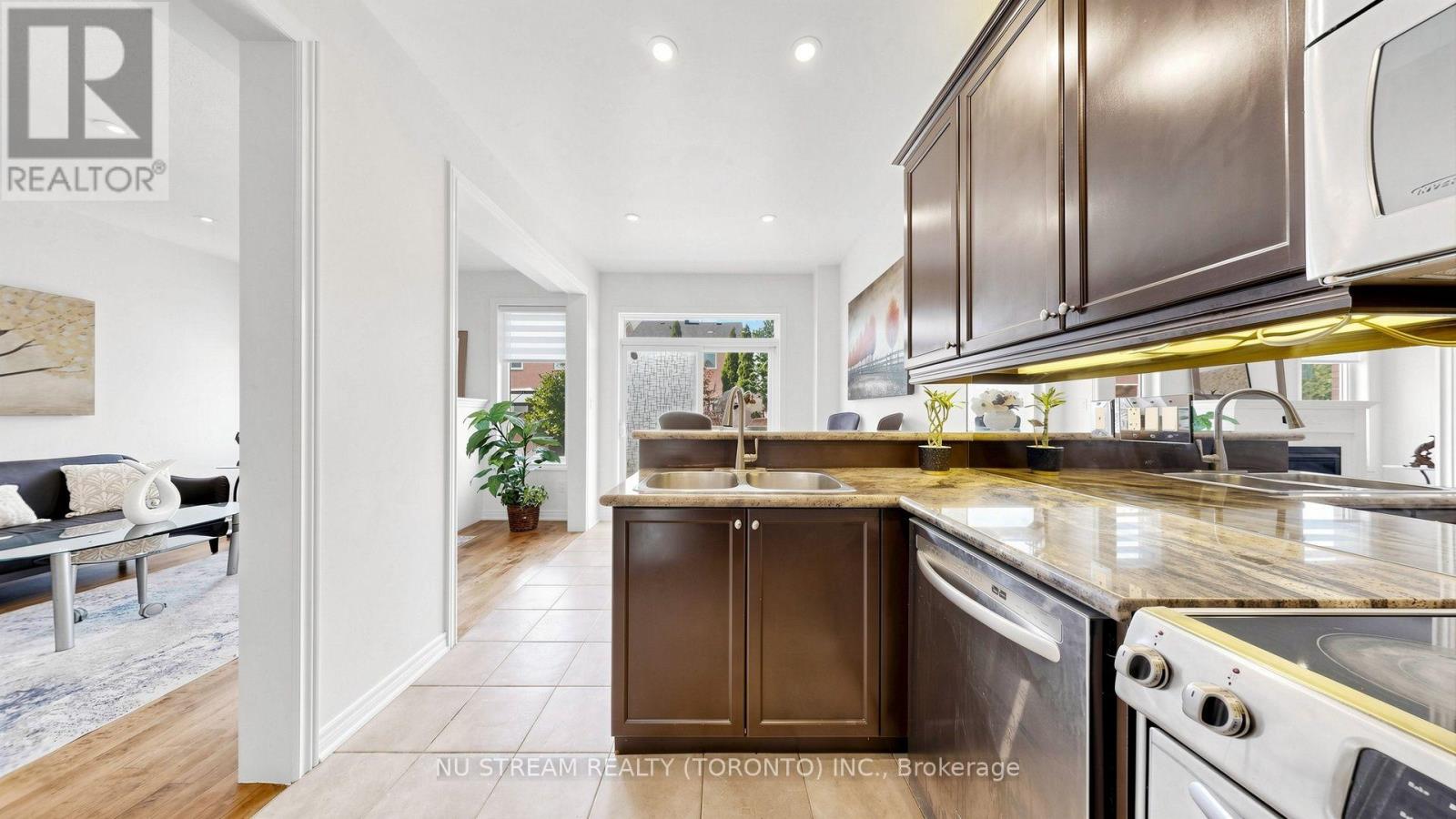 16 Radmore Place, Markham, Ontario  L6B 0G7 - Photo 20 - N13689272