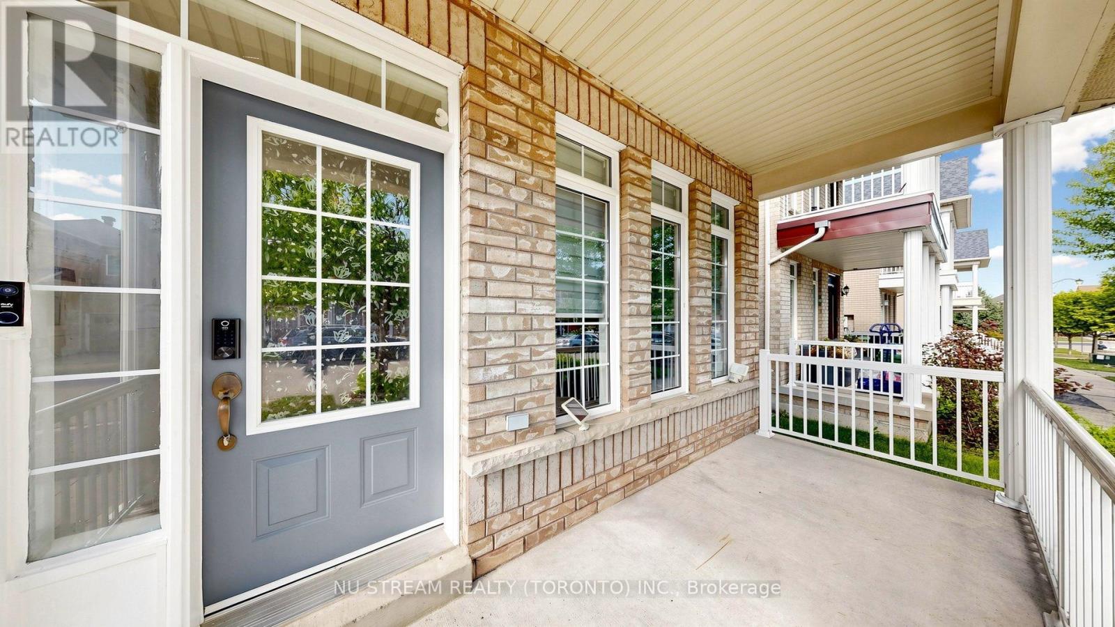 16 Radmore Place, Markham, Ontario  L6B 0G7 - Photo 4 - N13689272