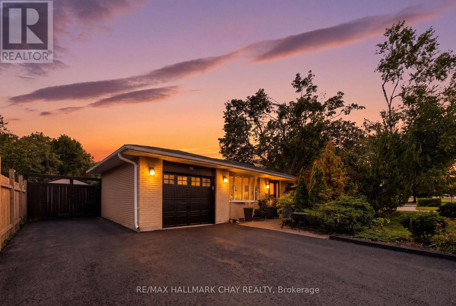 30 HARDING AVENUE, Barrie, Ontario