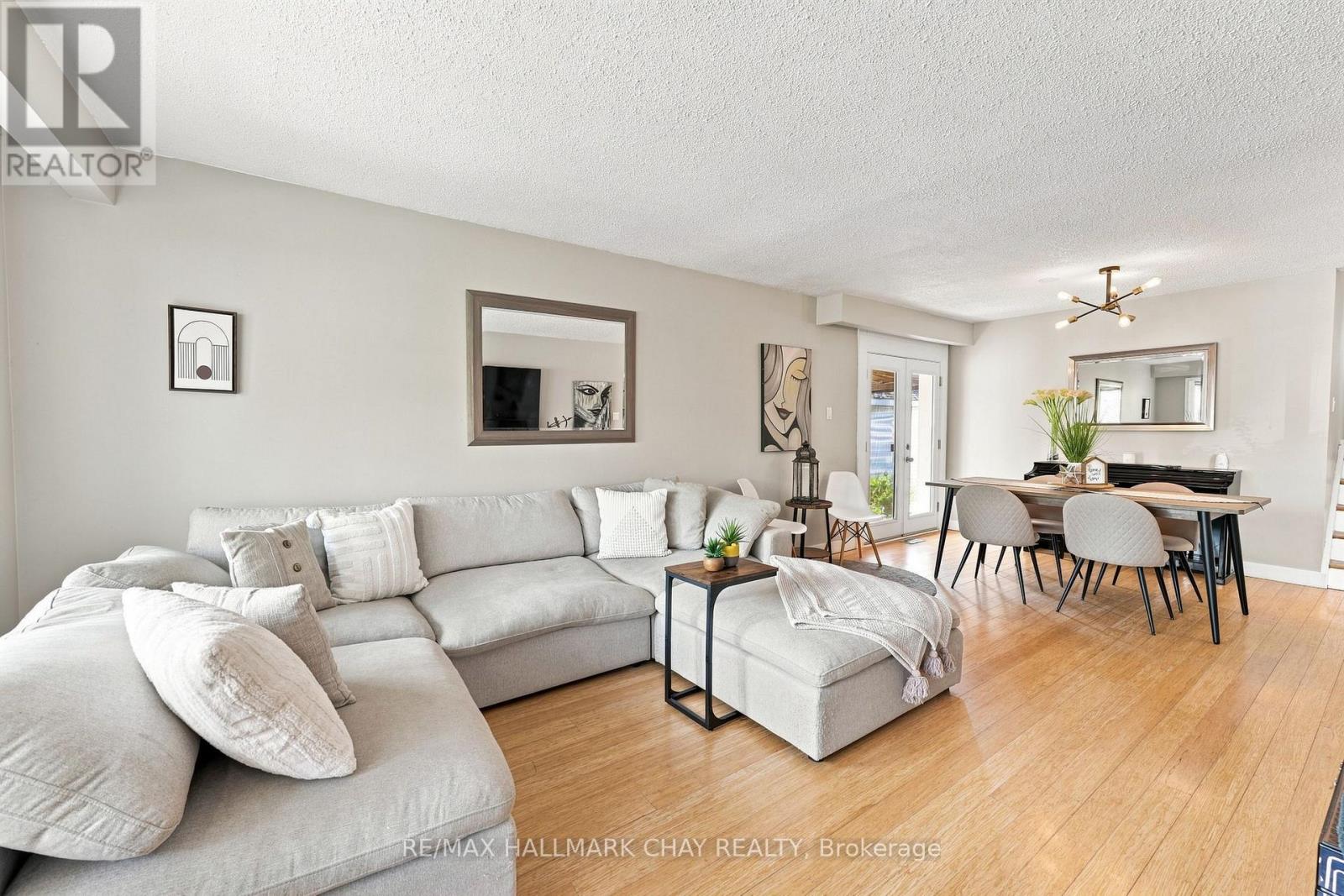 30 Harding Avenue, Barrie, Ontario  L4M 3K2 - Photo 4 - S13689198