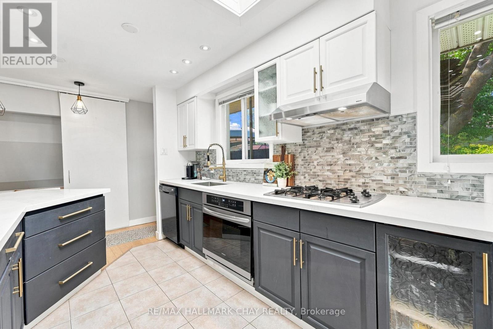 30 Harding Avenue, Barrie, Ontario  L4M 3K2 - Photo 8 - S13689198
