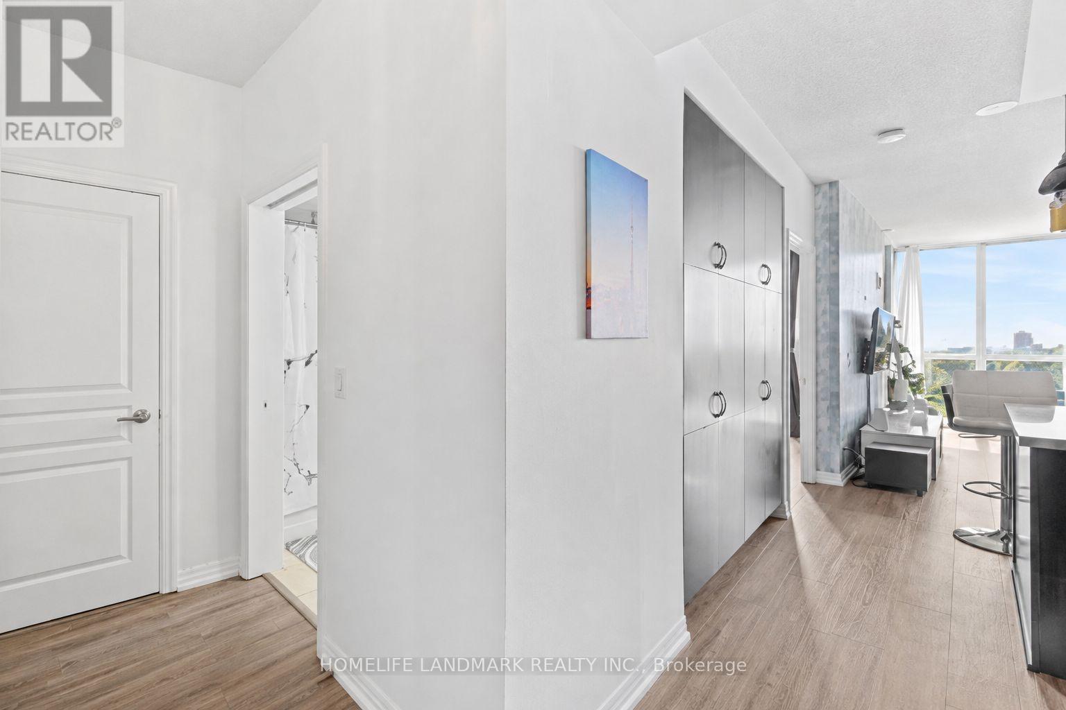 607 - 223 Webb Drive, Mississauga, Ontario  L5B 0E8 - Photo 4 - W13685266