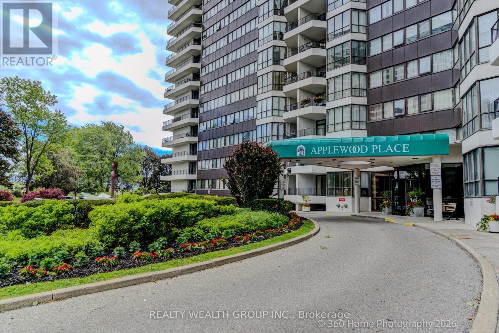 619 - 1333 Bloor Street, Mississauga, Ontario  L4Y 3T6 - Photo 1 - W13689114