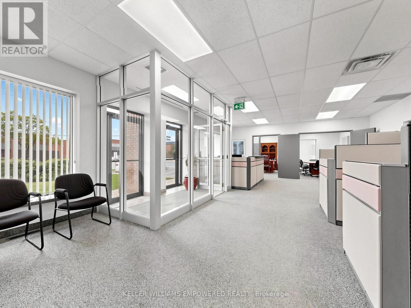 949 Kamato Road, Mississauga, Ontario  L4W 2R5 - Photo 6 - W13689206