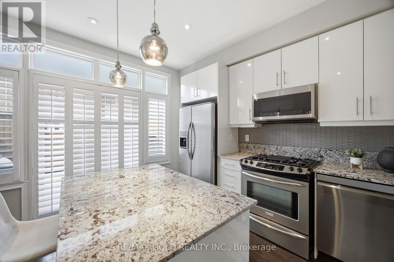 71 Cormier Heights, Toronto, Ontario  M8Z 0B6 - Photo 11 - W13689226
