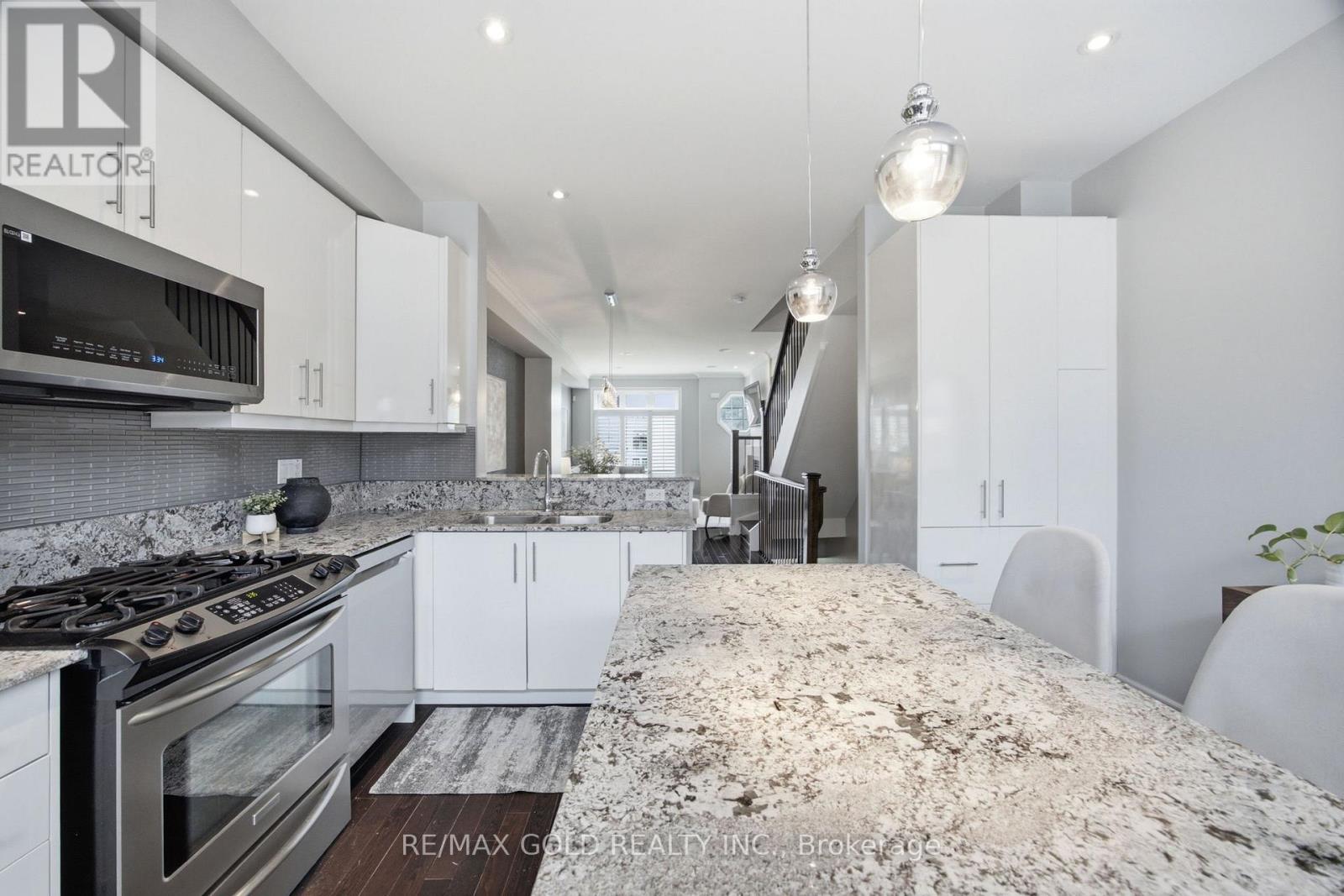 71 Cormier Heights, Toronto, Ontario  M8Z 0B6 - Photo 13 - W13689226