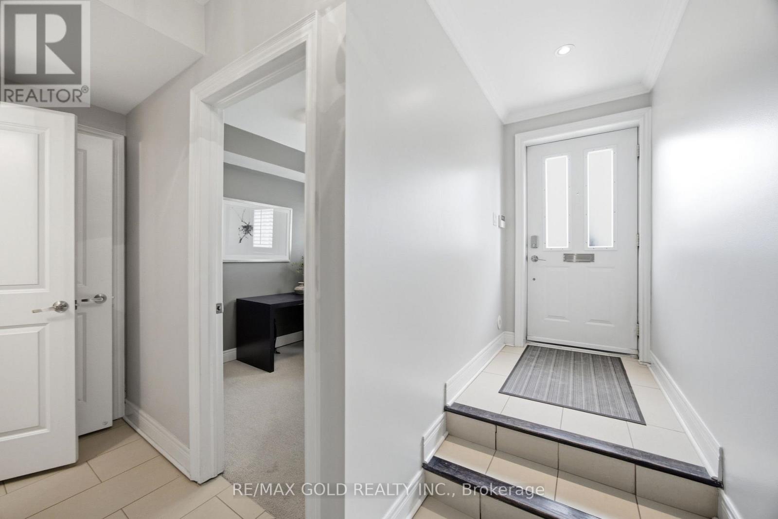 71 Cormier Heights, Toronto, Ontario  M8Z 0B6 - Photo 14 - W13689226