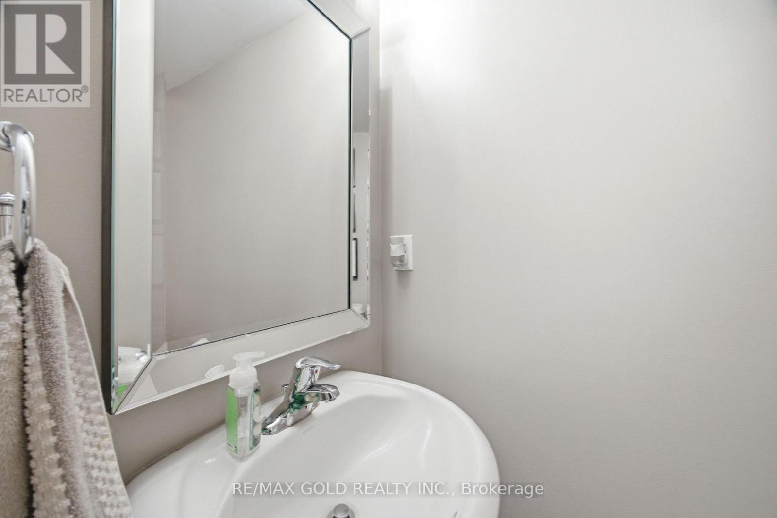 71 Cormier Heights, Toronto, Ontario  M8Z 0B6 - Photo 17 - W13689226