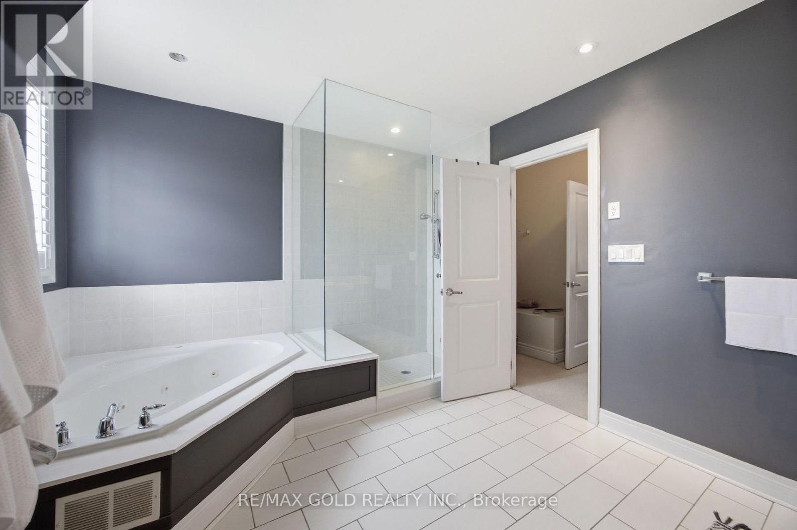 71 Cormier Heights, Toronto, Ontario  M8Z 0B6 - Photo 35 - W13689226