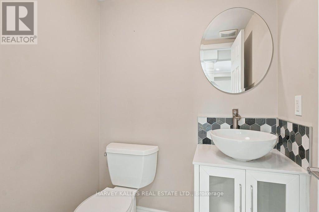 2033 Redstone Crescent, Oakville, Ontario  L6M 5B2 - Photo 10 - W13689230
