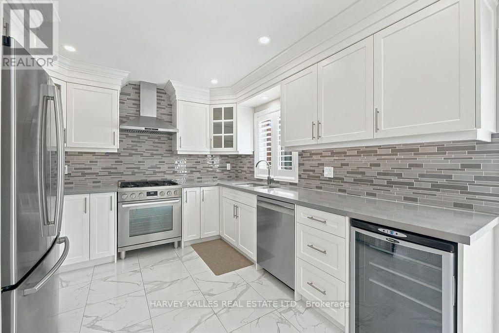 2033 Redstone Crescent, Oakville, Ontario  L6M 5B2 - Photo 12 - W13689230