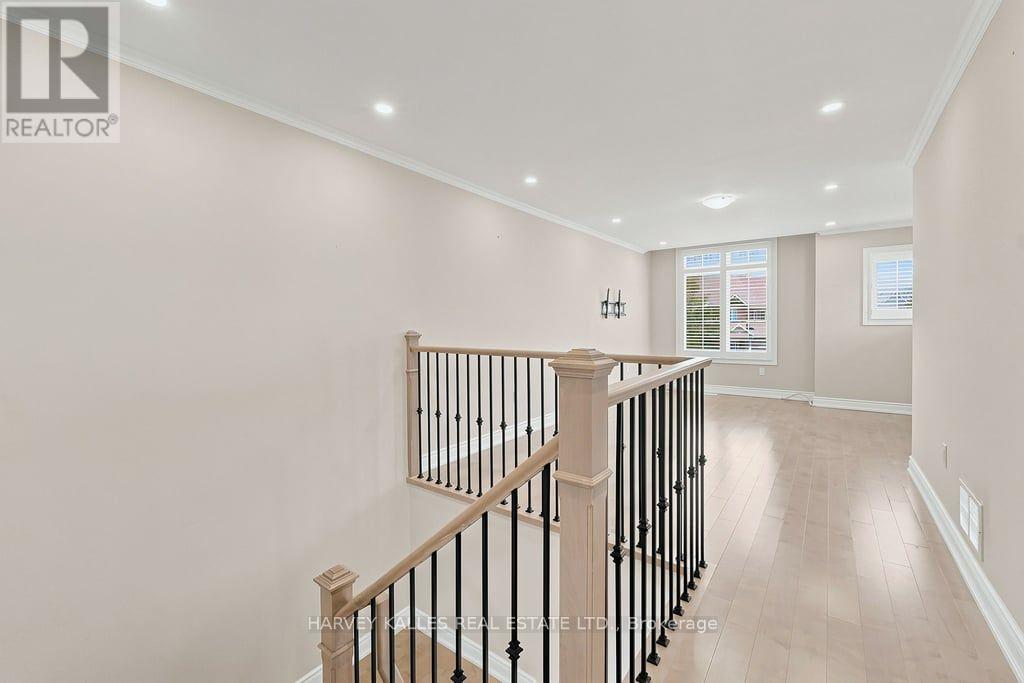 2033 Redstone Crescent, Oakville, Ontario  L6M 5B2 - Photo 17 - W13689230