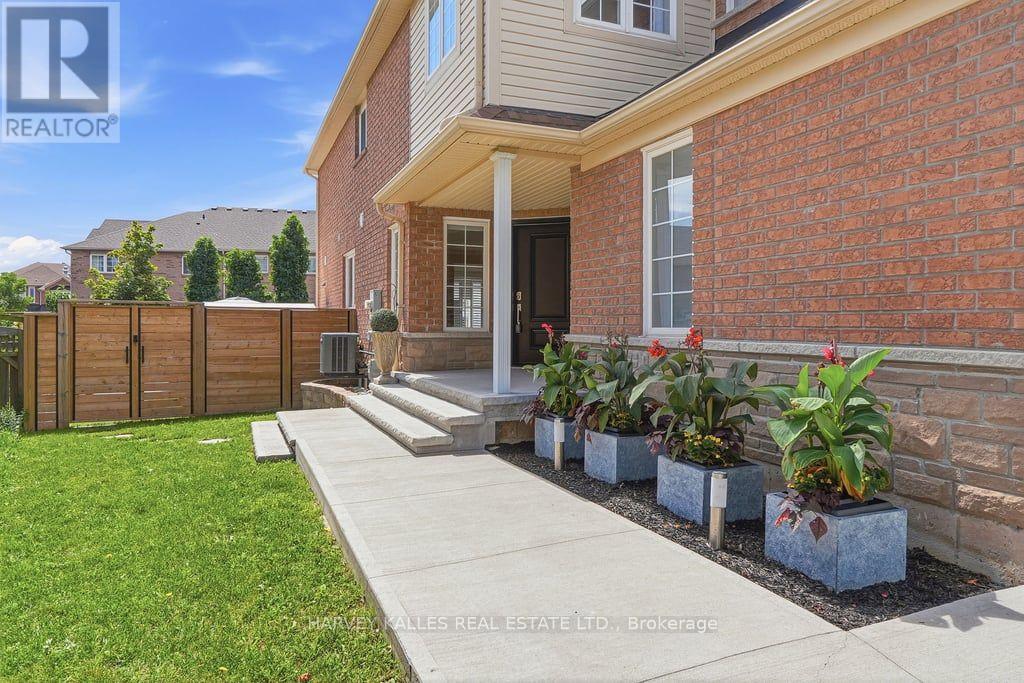 2033 Redstone Crescent, Oakville, Ontario  L6M 5B2 - Photo 2 - W13689230