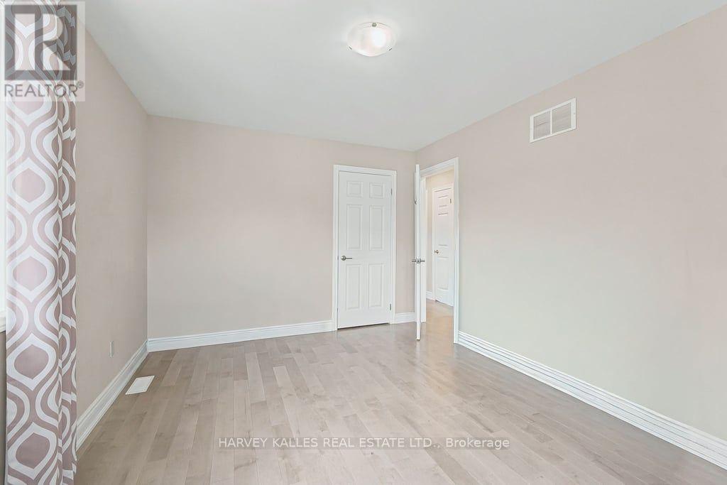 2033 Redstone Crescent, Oakville, Ontario  L6M 5B2 - Photo 21 - W13689230