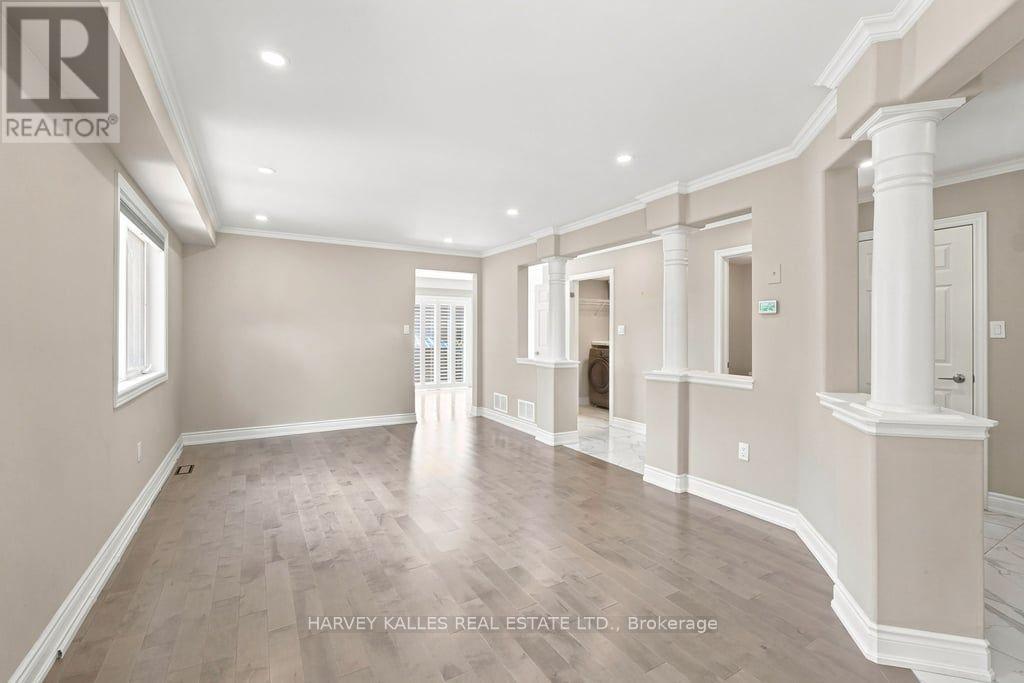 2033 Redstone Crescent, Oakville, Ontario  L6M 5B2 - Photo 7 - W13689230