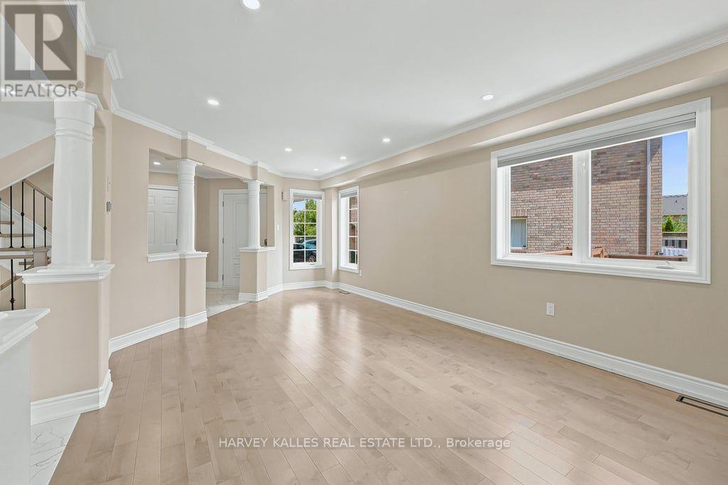 2033 Redstone Crescent, Oakville, Ontario  L6M 5B2 - Photo 8 - W13689230