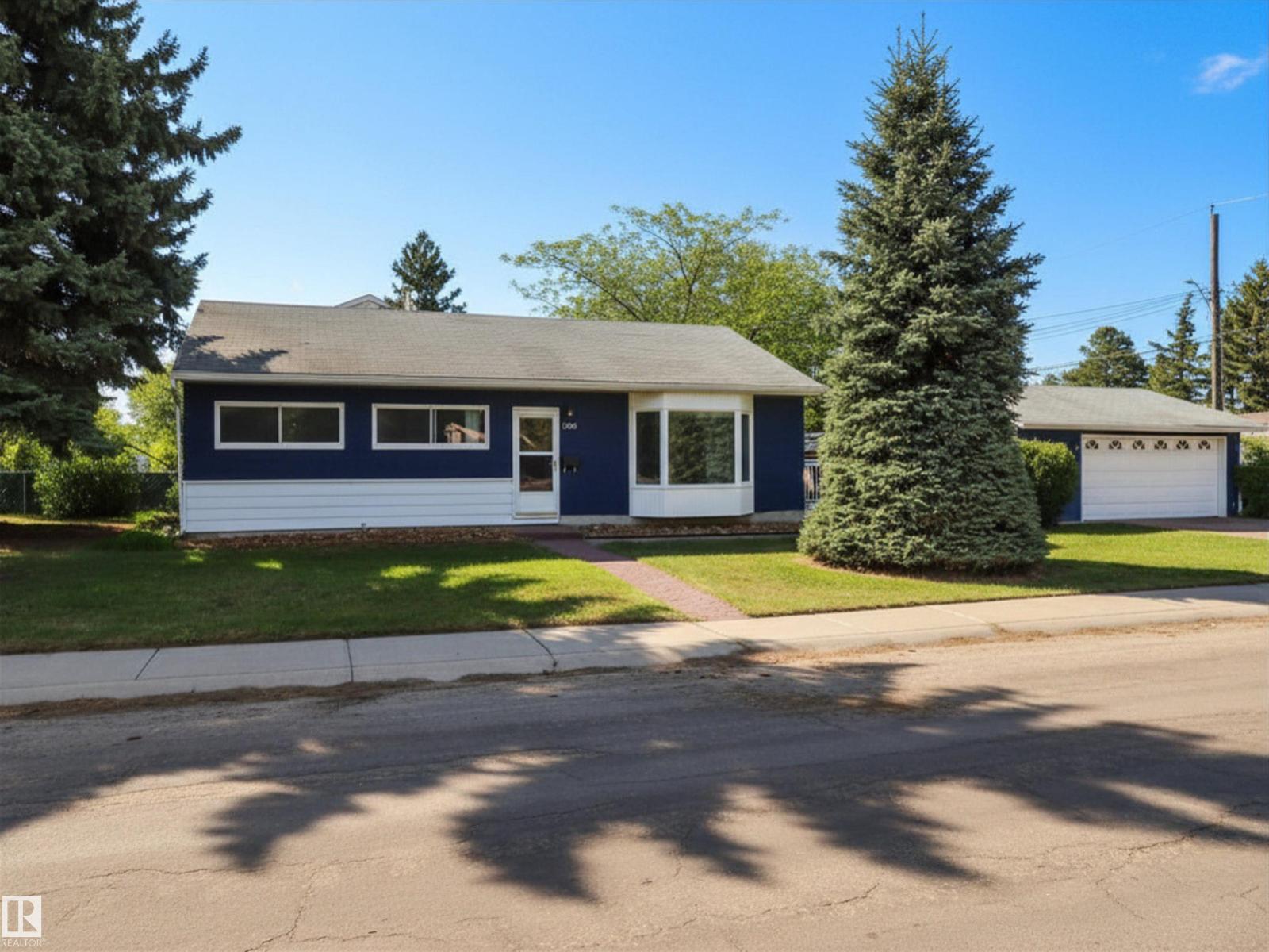 13208 130th AV NW NW, Edmonton, Alberta