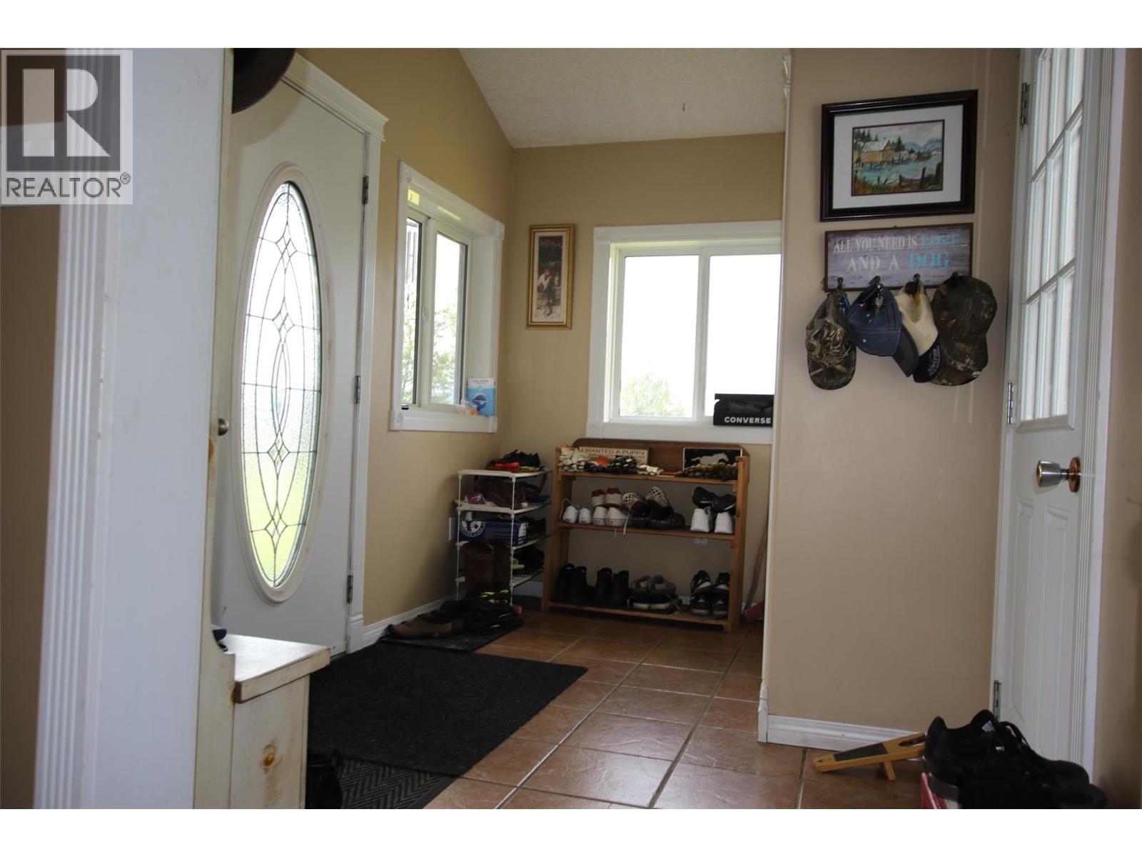 40 Kinuseo Place, Tumbler Ridge, British Columbia  V0C 2W0 - Photo 4 - 10398116