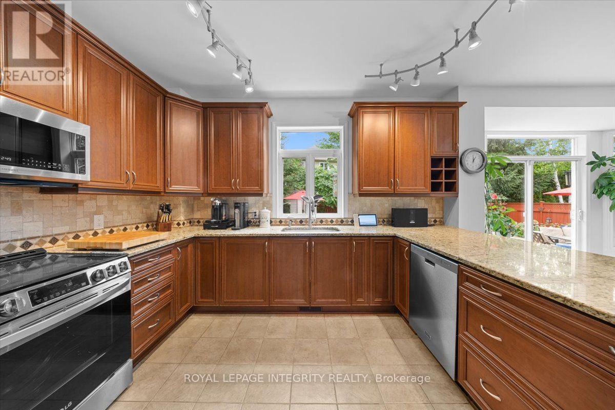 40 Bon Echo Crescent, Ottawa, Ontario  K2M 2W6 - Photo 18 - X13689308