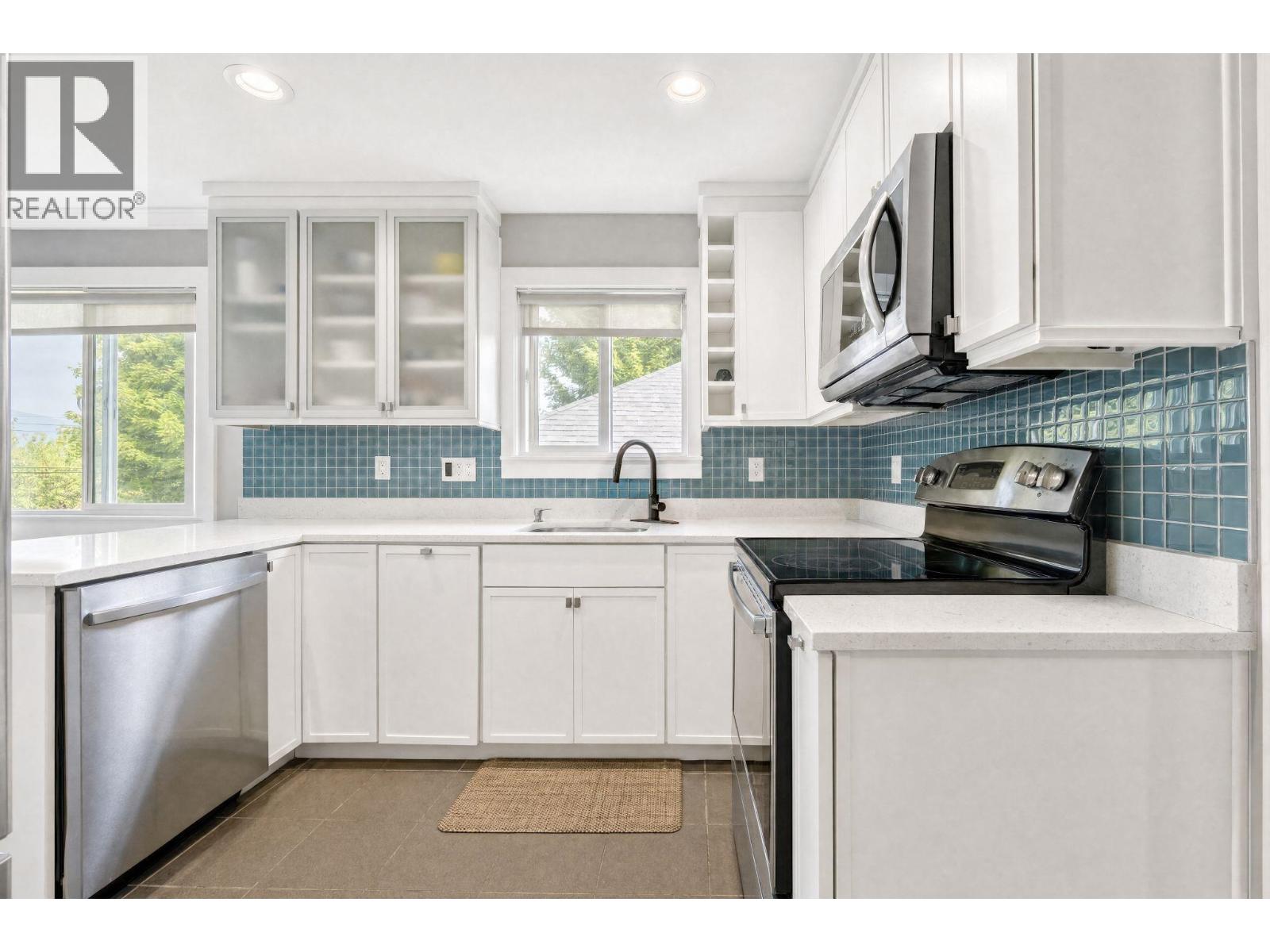 2183 Napier Street, Vancouver, British Columbia  V5L 2P1 - Photo 11 - R3156949