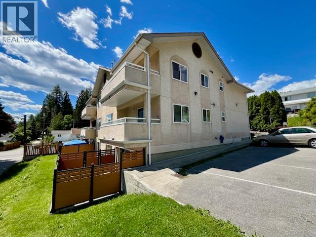 573 10th Avenue Unit# 4, Castlegar, British Columbia  V1N 1K6 - Photo 2 - 10398081