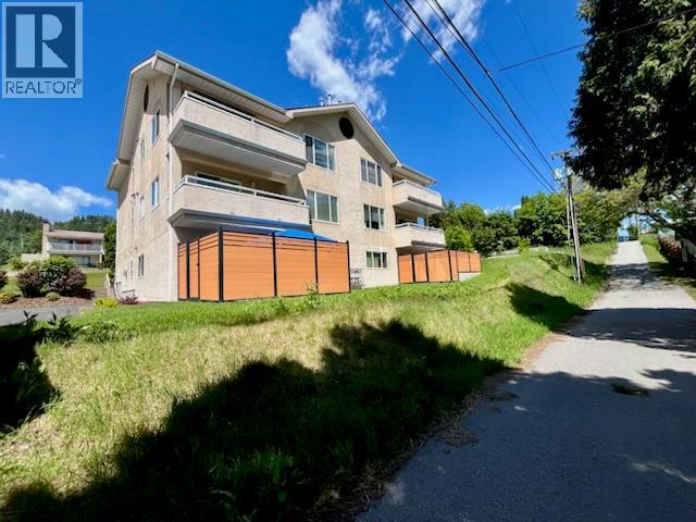 573 10th Avenue Unit# 4, Castlegar, British Columbia  V1N 1K6 - Photo 3 - 10398081